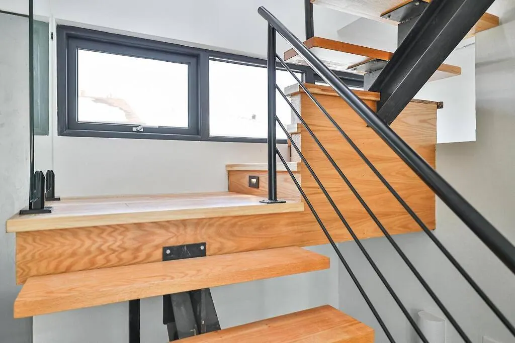 New Modern 1400 Sq Ft Coach House Near Everything Toronto Holiday home