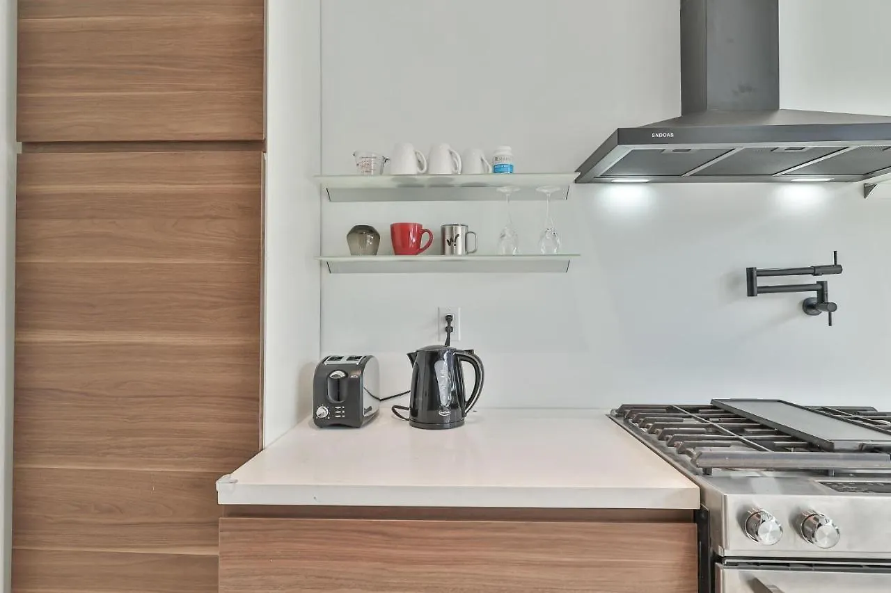 New Modern 1400 Sq Ft Coach House Near Everything Toronto 0*,  Canada
