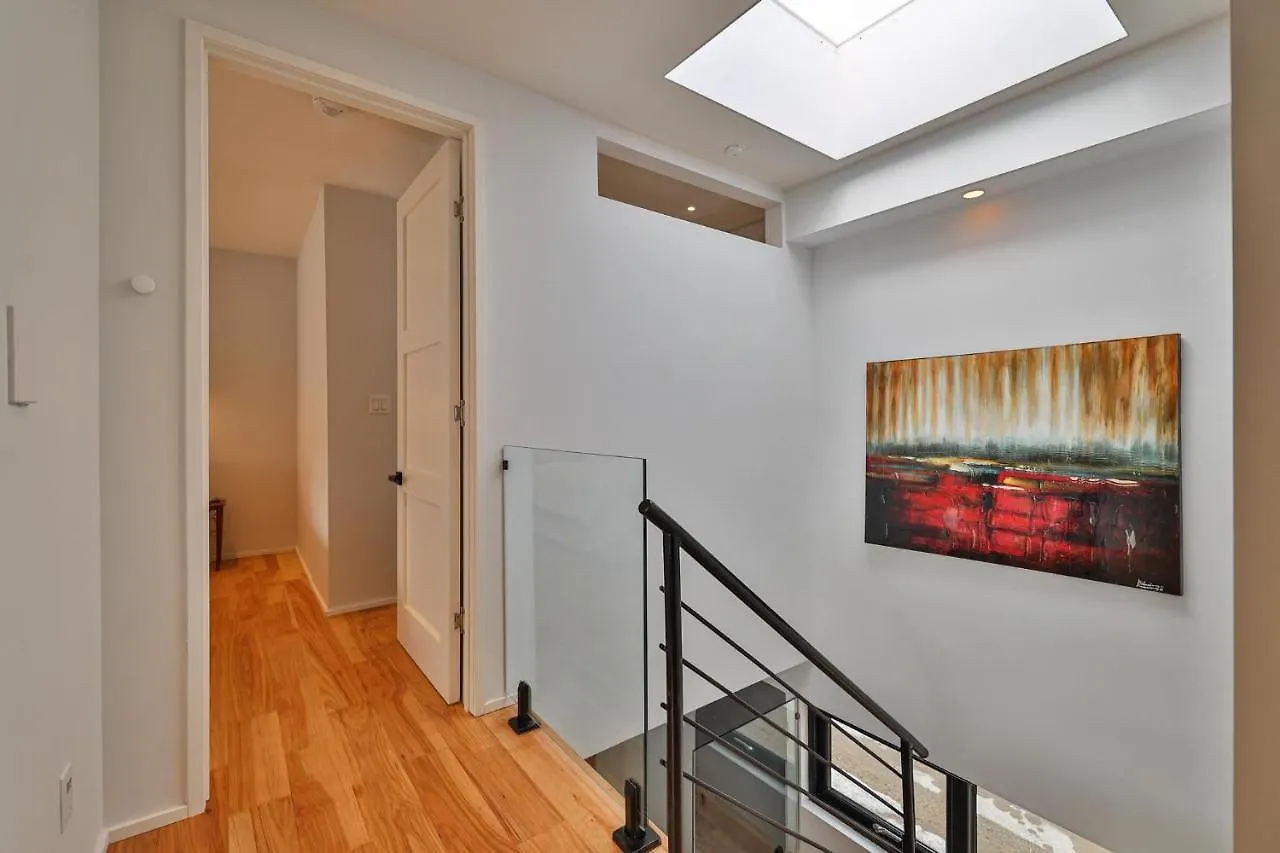 New Modern 1400 Sq Ft Coach House Near Everything Toronto Canada