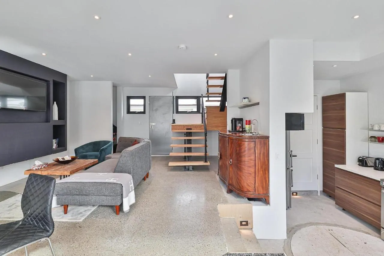New Modern 1400 Sq Ft Coach House Near Everything Toronto